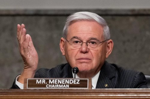ABŞ senatoru Bob Menendez istefa verdi