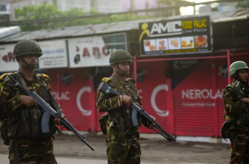 Banqladeşdə zorakılıq davam edir: Komendant saatı uzadıldı
