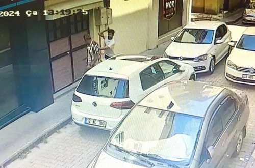 İstanbulda naməlum şəxs insanlara hücum edib, iki nəfər ölüb, yeddisi yaralanıb