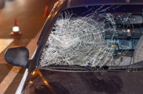 Salyanda avtomobil ağaca çırpılıb, xəsarət alanlar var