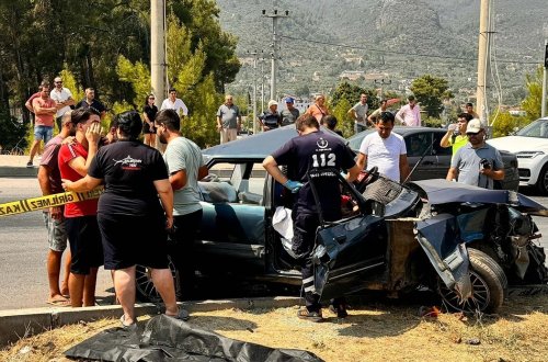 Türkiyədə avtobusla toqquşan avtomobilin sürücüsü öldü