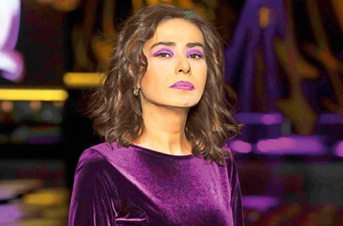 Yıldız tamaşaçıların gözü önündə paltarını yırtdı