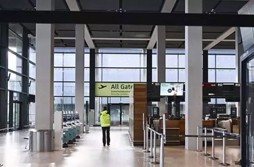 Frankfurt Havalimanı'nda 50 uçuş iptal edildi