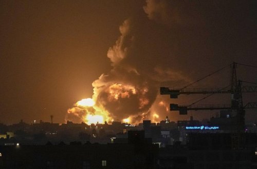 İsrail hərbçiləri Xan Yunisin şərqindəki Abasan qəsəbəsini bombalayıb