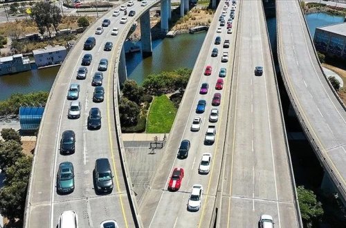 Avropada kommersiya avtomobillərinin satışları ikirəqəmli artıb