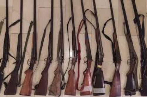 Yevlax sakinlərindən qanunsuz silahlar aşkarlanaraq götürülüb