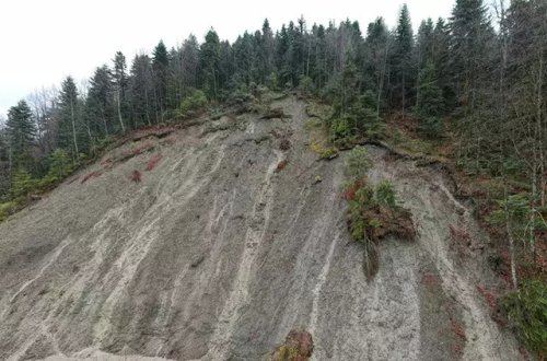 Çində güclü yağışların səbəb olduğu daşqınlar səbəbindən 95 min insan təxliyə edilib