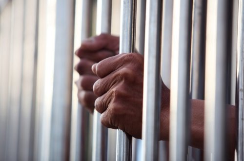 Fransa həbsxanalarında məhbusların sayı rekord həddə çatıb