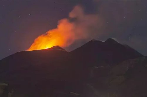 Etna dağı lava püskürməyə başladı