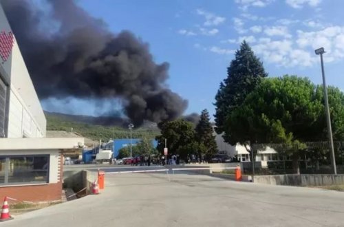 Türkiyədə yaxta zavodu yanır