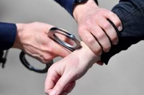 Biləsuvarda azyaşlını döyüb pulunu əlindən alan gənc saxlanıldı