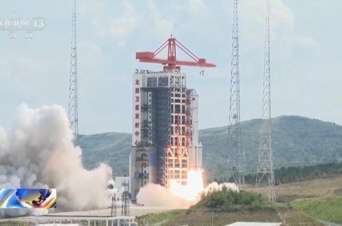 Çin kosmosa 18 peyk göndərdiyini açıqlayıb