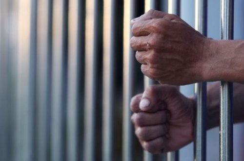 Azərbaycanda məhkum həbsdə öldü