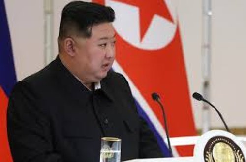 Kim Çen In sevmədiyi nənəsinin malikanəsini söküb