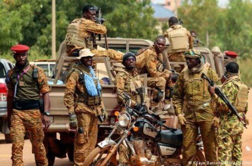 Banqladeşdə əhali ölkəni belə tərk edir - VİDEO