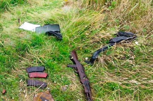 Qəbələdə çay kənarında avtomat və patronlar tapılıb