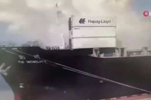 Çində konteyner gəmisində güclü partlayış baş verib
