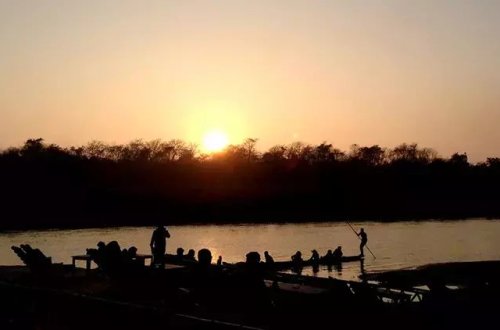 Nigeriyada kanoenin batması nəticəsində 5 nəfər ölüb, 15 nəfər itkin düşüb