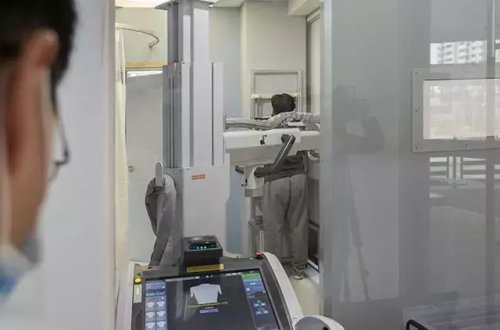 Cənubi Koreyada Covid-19 müraciətlərin sayı 4 həftə ərzində 6 dəfə artıb