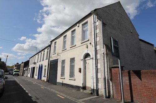 Şimali İrlandiyada məscidə hücumla bağlı bir nəfər saxlanılıb