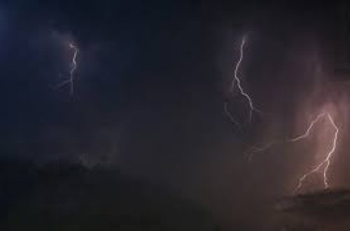 Çində pavilyonda istirahət edən insanlar ildırımın vurması nəticəsində həlak olublar