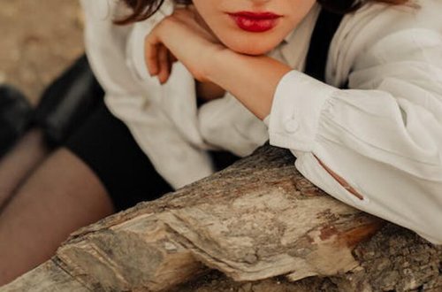 Kişi 3 uşaq anası olan sevgilisini evində döydü