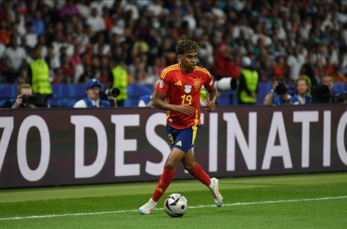 “Barcelona”lı futbolçunun atasına bıçaqlı hücum edildi