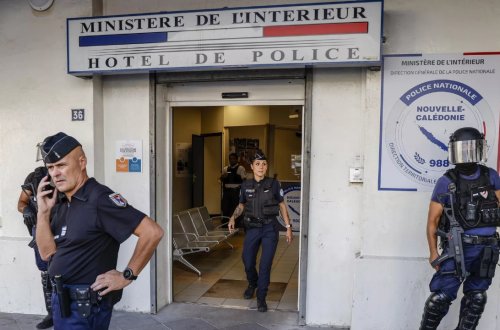 Fransa Yeni Kaledoniyada komendant saatını uzadıb