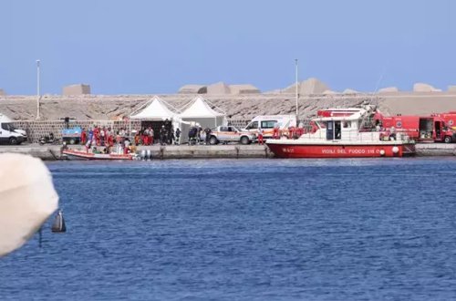 İtaliyada superyaxta batıb