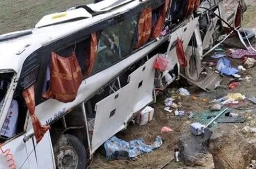 İraqda pakistanlıları daşıyan avtobus aşıb