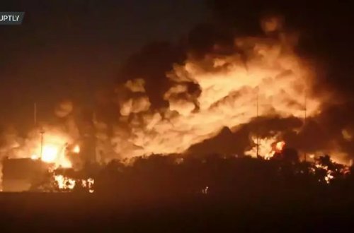 Rusiyada nəhəng neft anbarı partladıldı - Ardınca güclü yanğın baş verdi