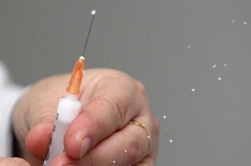 Səhiyyə Nazirliyi: Azərbaycana gətirilən vaksinlərin hamısı təhlükəsiz və effektlidir