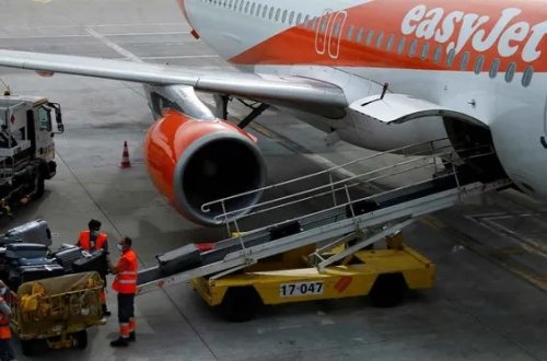 Yunanıstandan İngiltərəyə uçan təyyarə təcili eniş etdi