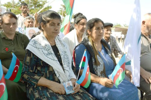 Elçin Mirzəbəyli Gəgəli kəndində və Ağsu şəhərində seçicilərlə görüşüb