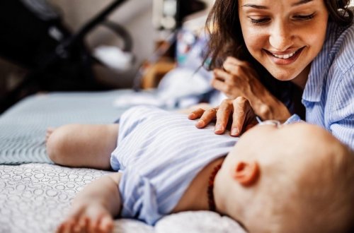 Valideynlərlə yatmaq körpələrin psixoloji inkişafına müsbət təsir edir