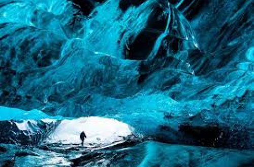 İslandiyada buz mağarası turistlərin üzərinə çökdü