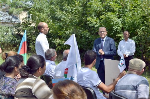 Elçin Mirzəbəyli Kalva kəndində seçicilərlə görüşüb