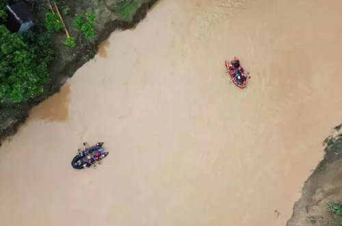 İndoneziyada daşqın hadisəsi baş verib