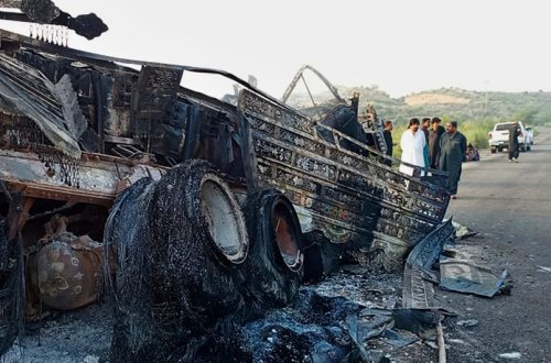 Pakistanda silahlıların hücumları nəticəsində ölənlərin sayı 70-i ötüb