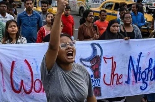 Hindistanda qadın həkimin qətlindən sonra insanlar küçələrə axışıb