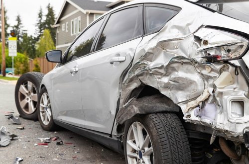 Qubada mikroavtobus avtomobillə toqquşub, ölən və yaralılar var