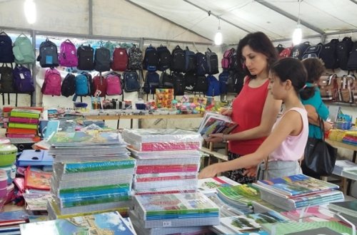 Bir şagirdin məktəbli çantasını doldurmaq neçəyə başa gəlir? (VİDEO)