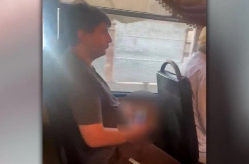 Gəncədə kişi sərnişin avtobusunda biabırçı hərəkətlər edib - VİDEO