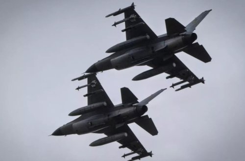 Ukrayna ilk F-16 qırıcısını itirdi