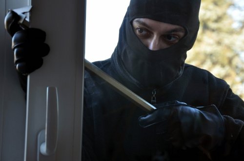 Zirədə evdən 35 min manat pul oğurlanıb