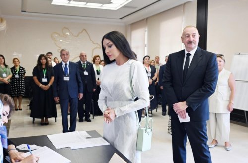 Mehriban Əliyeva seçkilərdə səs verməsi ilə bağlı paylaşım edib