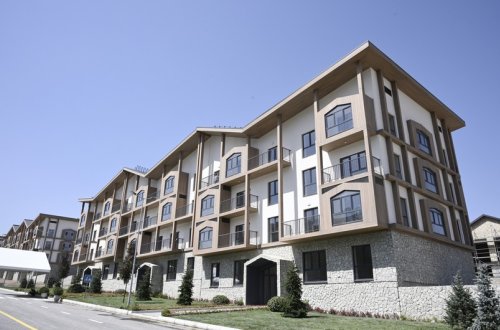 Prezident və Birinci xanım Kəlbəcərdə 524 ailəlik yaşayış kompleksinin tikintisi ilə tanış olublar - YENİLƏNİB