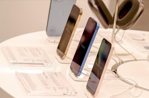 İranda iPhone qadağası 900 milyon dollar ziyana səbəb olur