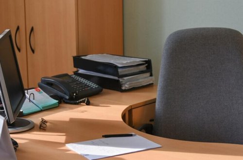 20-yə yaxın məmur onunla əlbir olub pulları mənimsəyib - Adlar