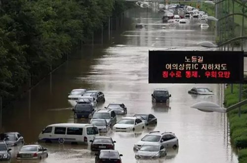 Şimali Koreyada 30 dövlət məmuru edam edilib